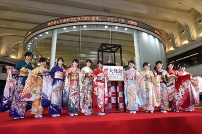 東証で新年恒例の大発会、上昇で取り引き開始