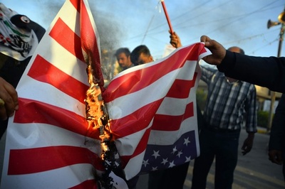 イラク、米国との関係見直し 親イラン組織空爆に反発