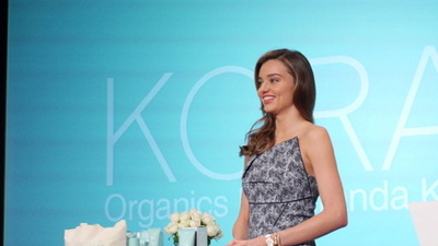 ＜動画＞「KORA Organics by Miranda Kerr」日本本格上陸、記者会見にミランダ登場