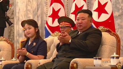 動画:北朝鮮、建国75年で軍事パレード 中ロ首脳が祝電