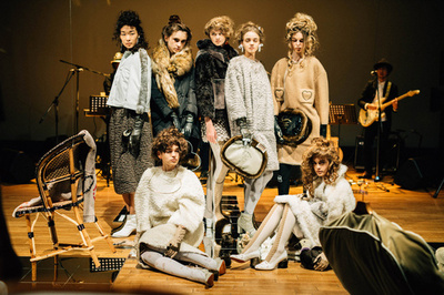 生演奏バックに新作発表、「シアタープロダクツ」15/16年秋冬