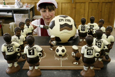 ドイツの特製チョコでサッカー欧州選手権を応援