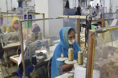 アパレル大手、バングラデシュのサプライヤー搾取