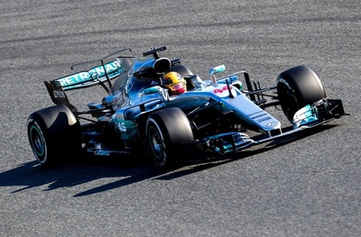 F1合同テストが開幕、初日トップはメルセデスのハミルトン
