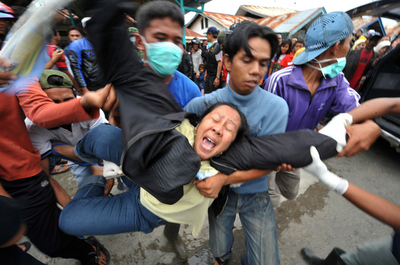 スマトラ島沖地震、死者1100人に