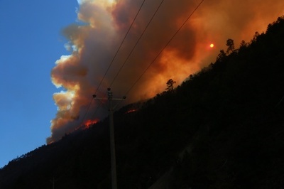 中国・四川省で山火事相次ぐ　5人を拘束