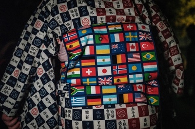 【今日の1枚】帯で表現「世界の連帯」