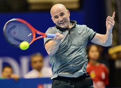 初戦黒星のアガシ、IPTLの重圧は「ピート・サンプラス戦のよう」