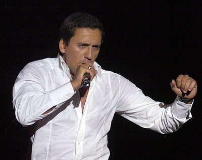 「第43回カルタゴ芸術祭」でダニー・ブリヤンがパフォーマンス