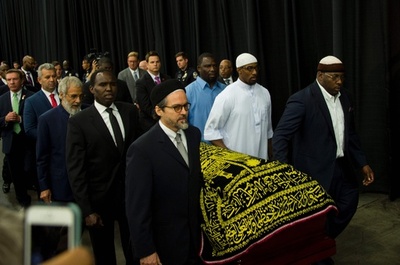 伝説のボクサー、アリ氏の葬儀始まる 数千人が参列