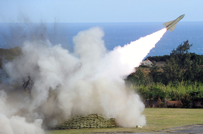 台湾がミサイル発射訓練、失敗目立つ結果に