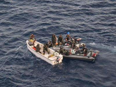 仏海軍が海賊「母船」を捕捉、米国は海賊の資産凍結を検討