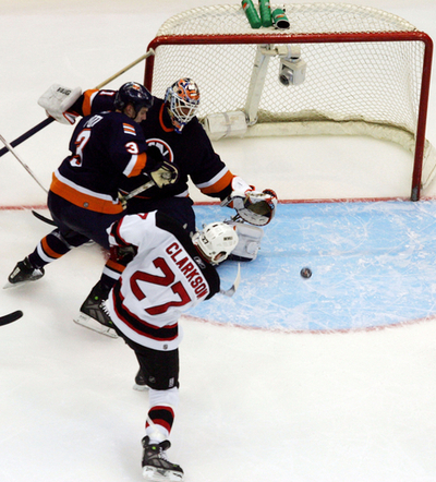 ＜06-07NHL＞デビルズ クラークソンの活躍でアイスランダーズを降す - 米国