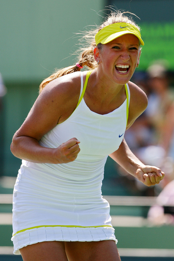 アザレンカ クズネツォワを破り決勝進出、ソニー・エリクソン・オープン