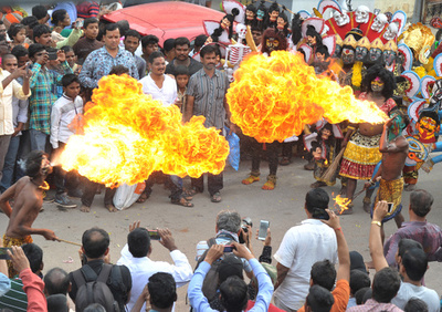 【写真特集】AFPのカメラがとらえた火を吹く人々