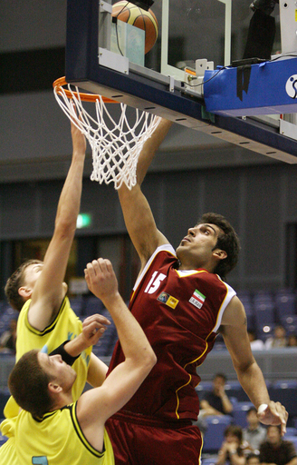 イラン カザフスタンを降し決勝進出