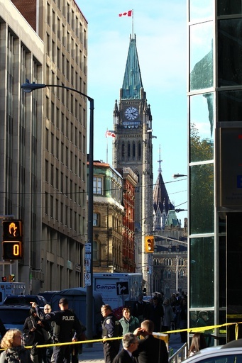 カナダ首都で男が兵士射殺、国会に侵入し銃乱射