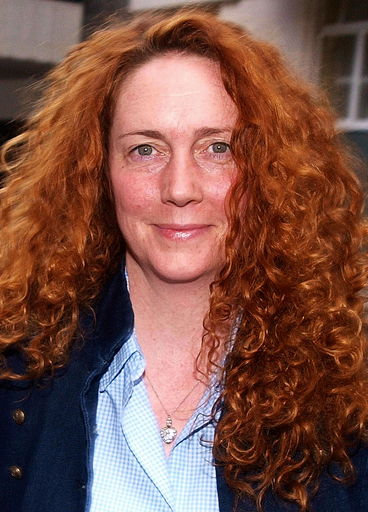 英盗聴スキャンダル、廃刊大衆紙の元編集長を逮捕