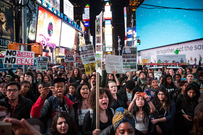 米白人警官不起訴、全米各地で抗議デモ