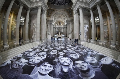 パリのパンテオンに「顔、顔、顔」アーティストJR氏最新作