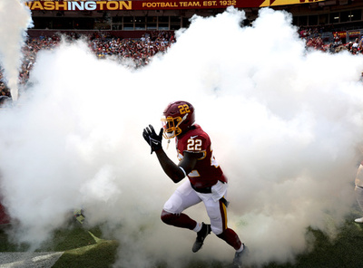 NFL選手が単独自動車事故で重傷 同乗者が死亡