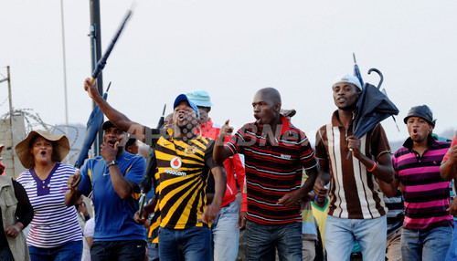 南ア プラチナ鉱山のスト終結 労働者側が賃上げ案を受け入れ 写真4枚 ファッション ニュースならmode Press Powered By Afpbb News