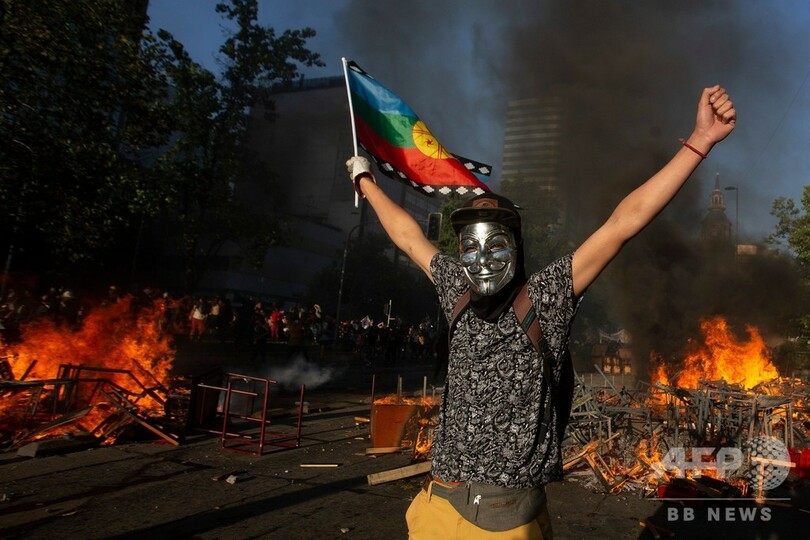 チリ、内閣改造後もデモ隊と治安部隊衝突