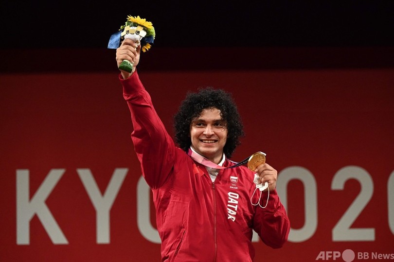 カタール、初の五輪金メダル エルバクが重量挙げ男子96キロV