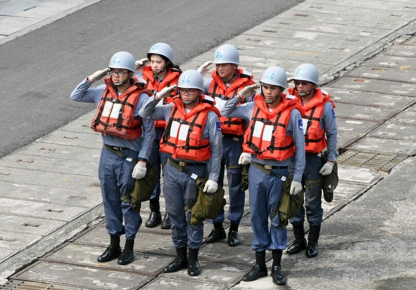 台湾総統、海軍の軍事演習を視察 中国との緊張強まる中