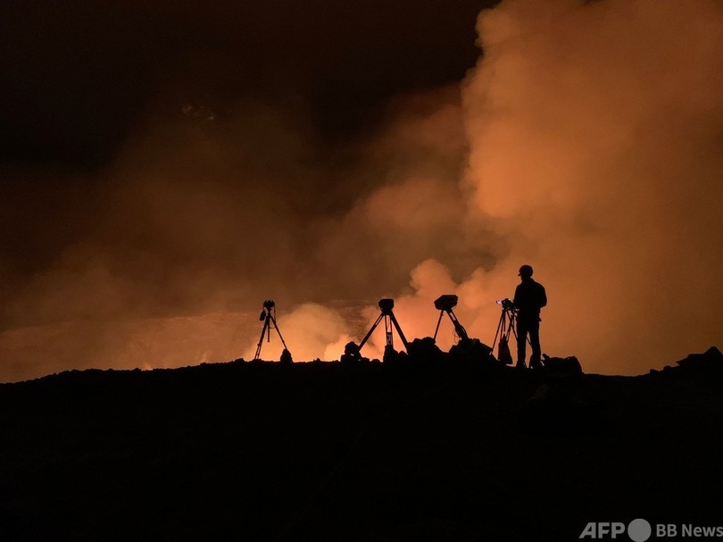 ハワイ・キラウエア山も噴火 溶岩「5階建てビルの高さに」