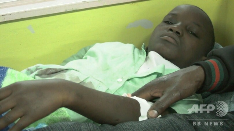 パニックで小学生が一か所に殺到し転倒、13人死亡 ケニア