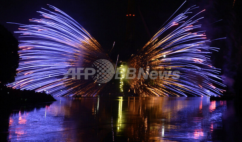 湖に反射する幻想的な花火 ドイツ 写真11枚 国際ニュース Afpbb News