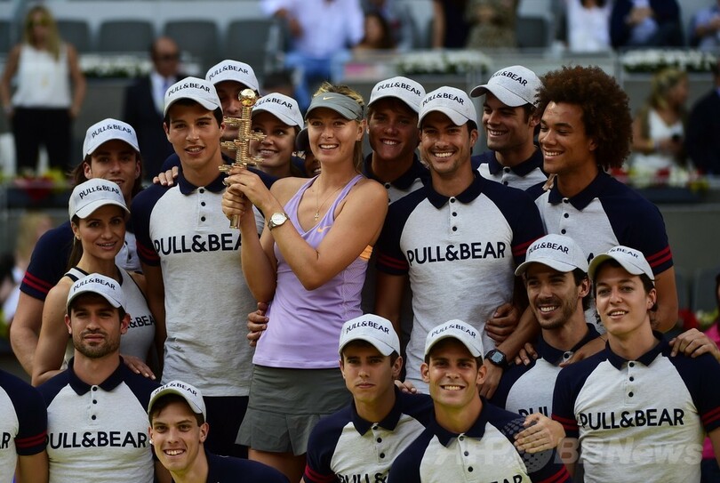 シャラポワがハレプを撃破、2週連続優勝 マドリード・オープン