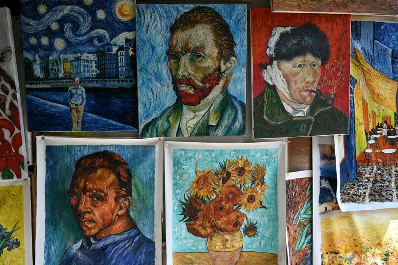 中国「油画村」 複製制作者から作家への華麗な転向