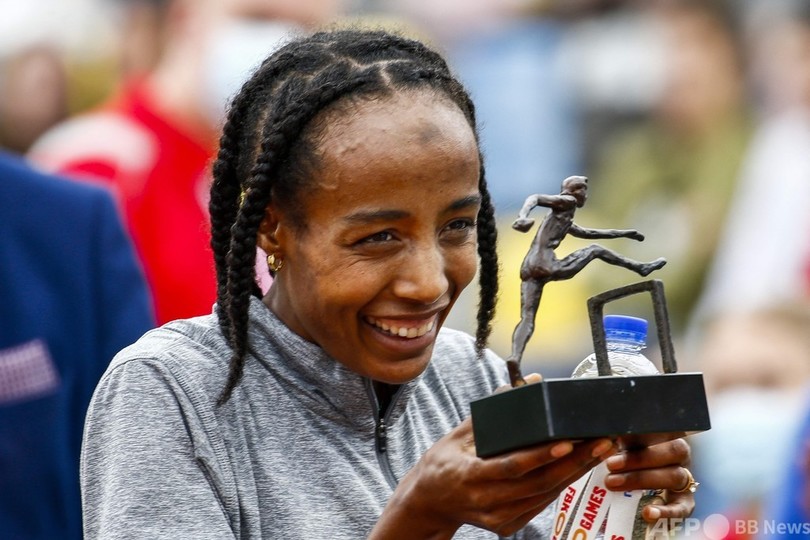 ハッサンが女子1万メートルで世界新記録樹立