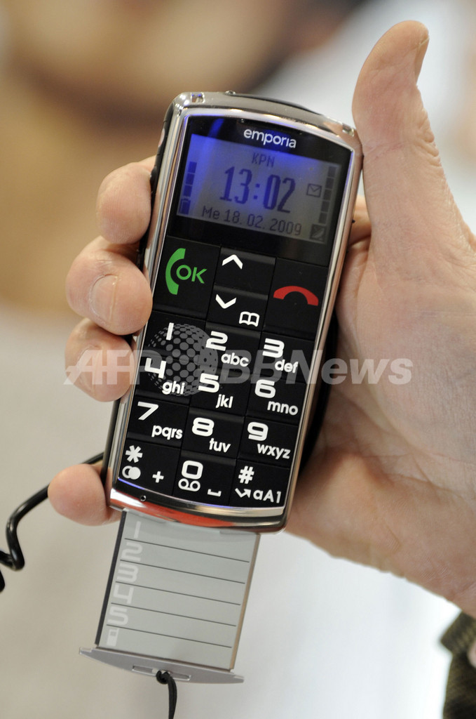 最新携帯がバルセロナに集合、耐水やタッチスクリーンも