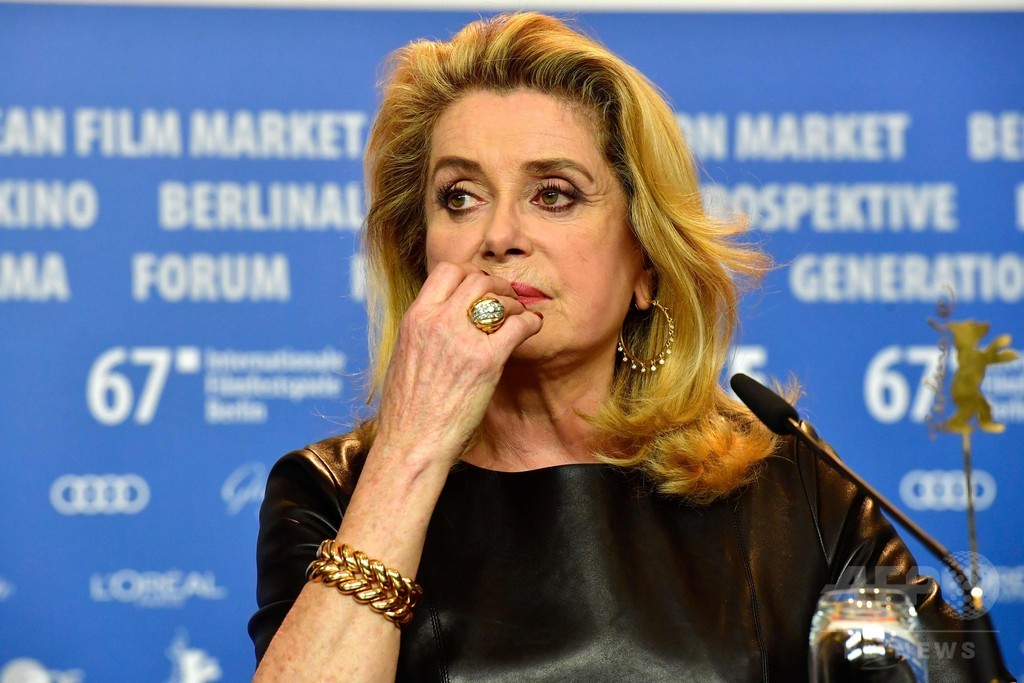 仏女優C・ドヌーブさん、男性の「女性口説く権利」を擁護 仏女優C・ドヌーブさん、男性の「女性口説く権利」を擁護