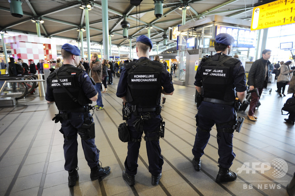 オランダ出身のIS参加女2人、帰国後にテロ容疑で逮捕 オランダ出身のIS参加女2人、帰国後にテロ容疑で逮捕