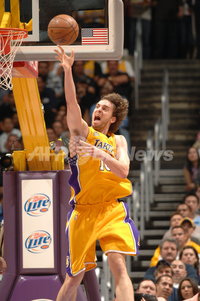 レイカーズ 対 ホーネッツ