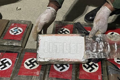 ナチス印のコカイン58キロ押収 ペルー警察 写真7枚 国際ニュース