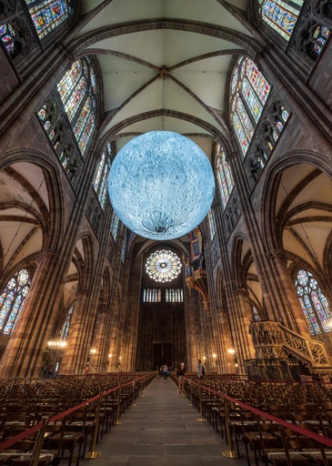 世界遺産 フランス ストラスブール大聖堂 ステンドグラス 写真素材