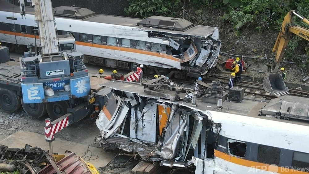 動画：台湾列車事故、作業車転落から衝突まで1分余り