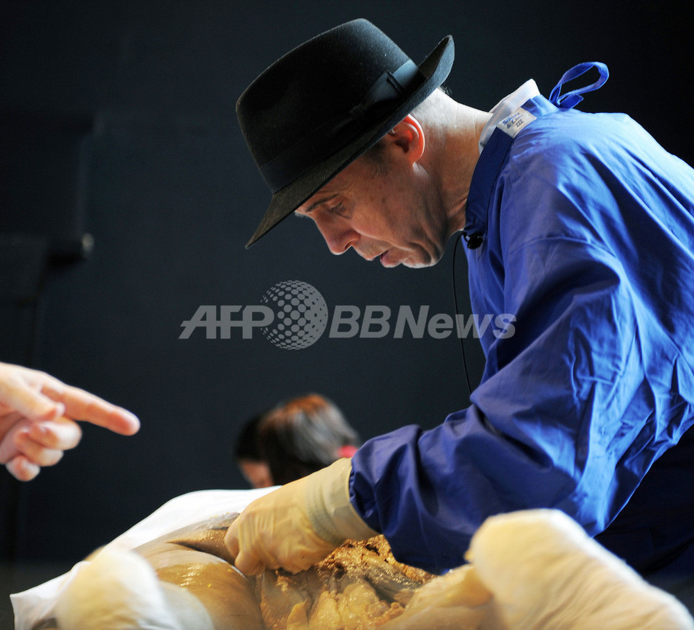 「プラスティネーション」による人体標本製作を実演、ドイツ 写真11枚 国際ニュース：AFPBB News