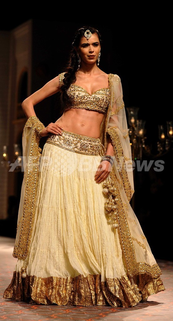 ＜インド・ブライダル・ファッション・ウィーク 2013＞Preeti S. Kapoor