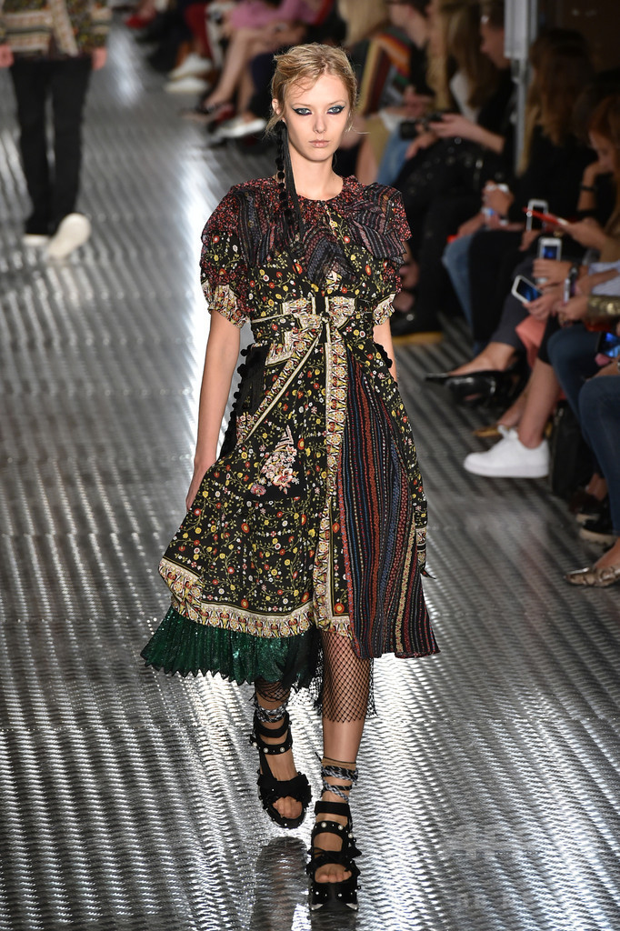 「ヌメロ ヴェントゥーノ」17年春夏