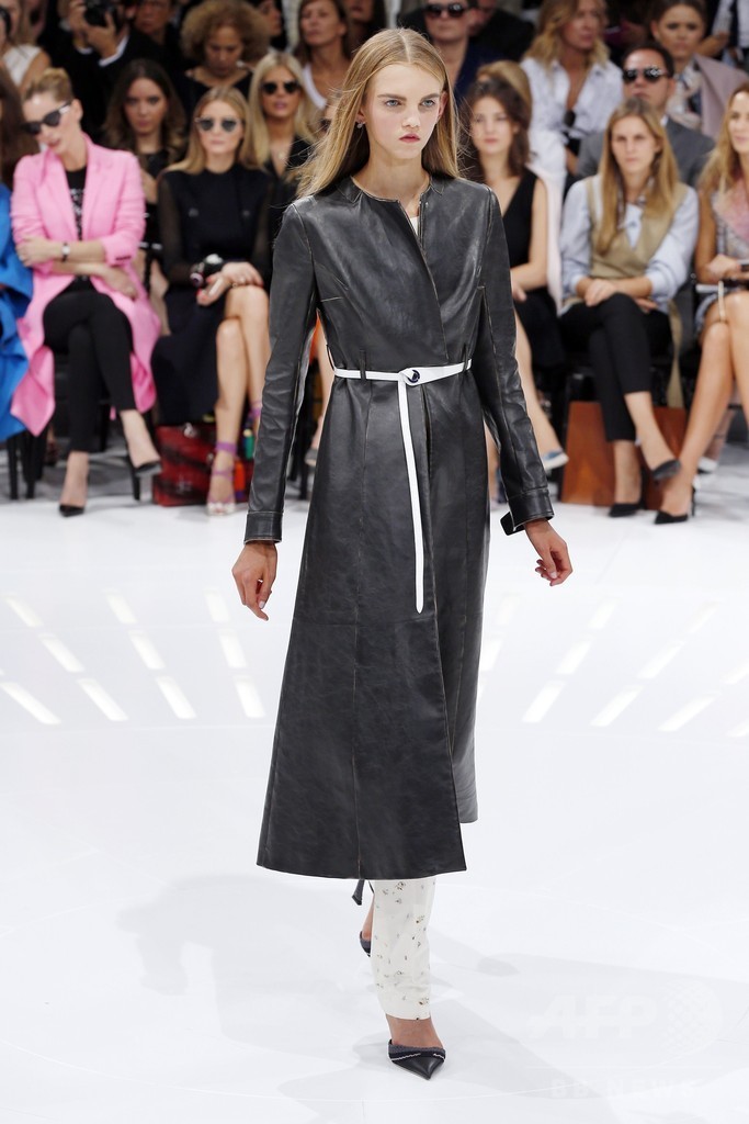 7月発表のクチュールをプレタポルテで再現、「クリスチャン ディオール」15年春夏