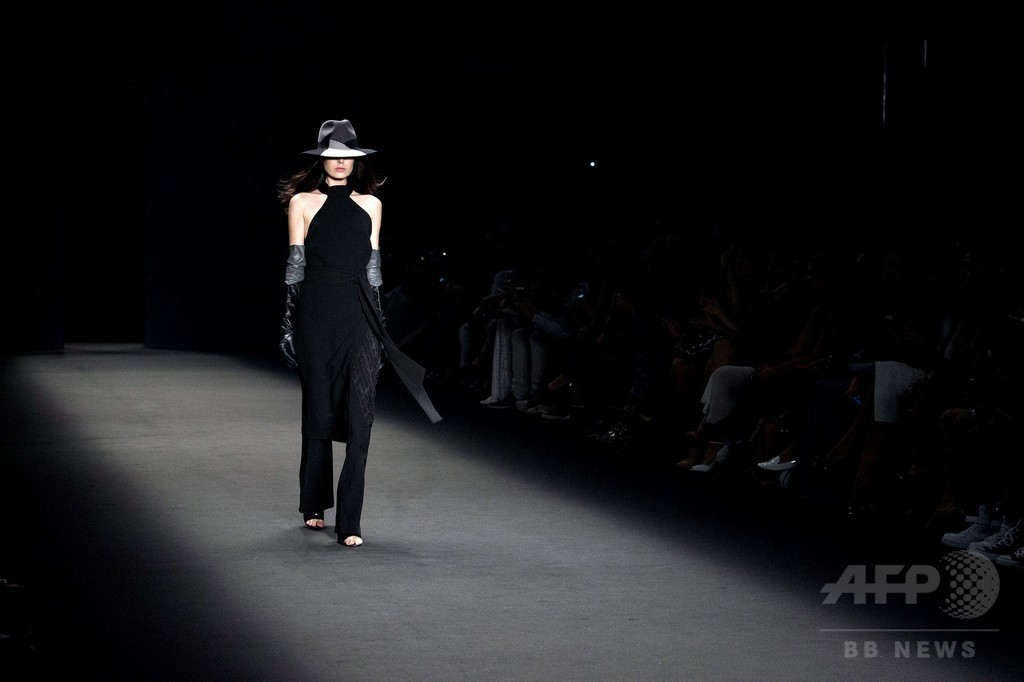 ドナテラ・ヴェルサーチもコレクション発表、「サンパウロ・ファッション・ウィーク」開催