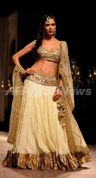 ＜インド・ブライダル・ファッション・ウィーク 2013＞Preeti S. Kapoor