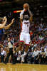 12-13NBAは2日、各地で試合が行われ、マイアミ・ヒート（Miami Heat）はオーバータイムの末にダラス・マーベリックス（Dallas Mavericks）を119-109で下した。

ジャンプシュートを狙うマイアミ・ヒートのレブロン・ジェームス（LeBron James、2013年1月2日撮影）。(c)AFP/Getty Images/NBAE/Issac Baldizon