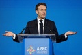 タイ・バンコクで行われたアジア太平洋経済協力会議（APEC）CEOサミットで演説するフランスのエマニュエル・マクロン大統領（2022年11月18日撮影）。(c)Ludovic MARIN / AFP